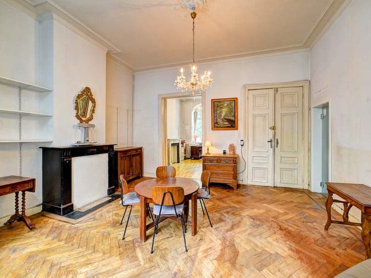 House to renovate - south-facing garden – Avenue Marie-José