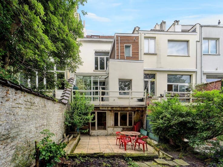 House to renovate - south-facing garden – Avenue Marie-José