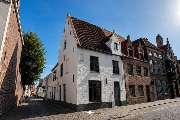 Stylishly renovated corner house with a separate duplex s...