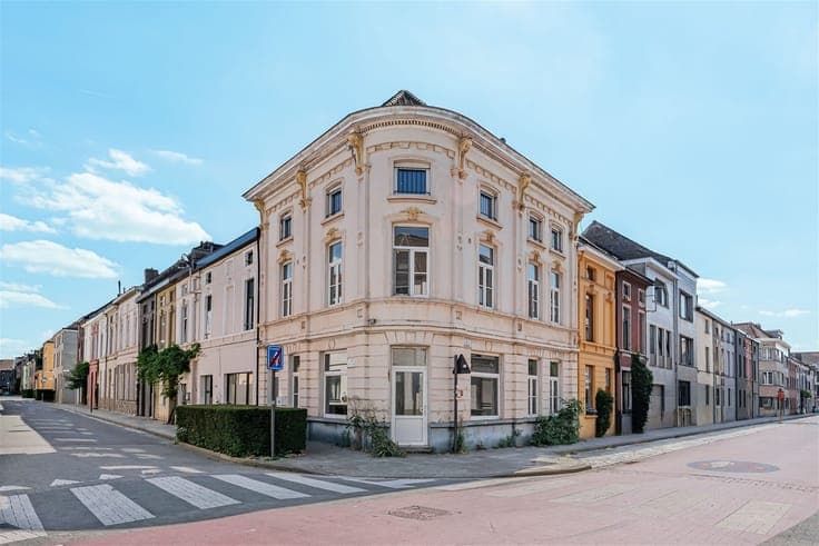 Apartment building