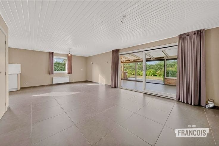 Charming bungalow with garage in a calm location in Sijsele