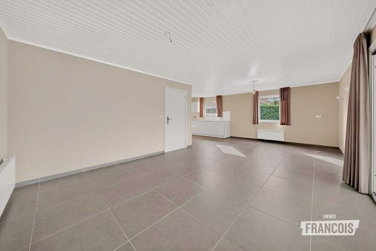 Charming bungalow with garage in a calm location in Sijsele