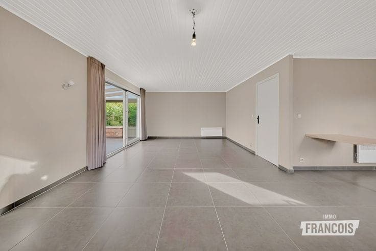 Charming bungalow with garage in a calm location in Sijsele