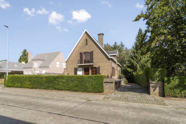 Detached house for sale in a prime location in Waregem