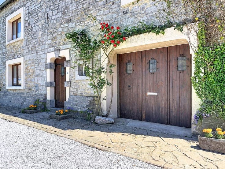AUTHENTIQUE MAISON EN PIERRE BLEUE – JARDIN – GARAGE