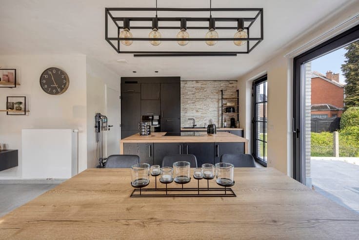 Stylish newly built home in a prime location with driveway