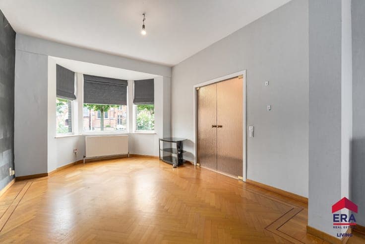 Spacious house with 5 bedrooms and garden in the centre