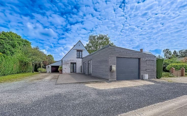 JOLIE VILLA 4F AVEC GRAND ATELIER, QUARTIER PRISE