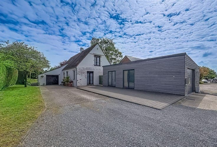 JOLIE VILLA 4F AVEC GRAND ATELIER, QUARTIER PRISE