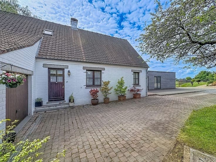 JOLIE VILLA 4F AVEC GRAND ATELIER, QUARTIER PRISE
