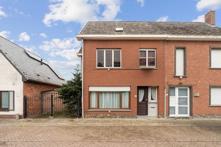 Semi-detached house with garden in Buggenhout