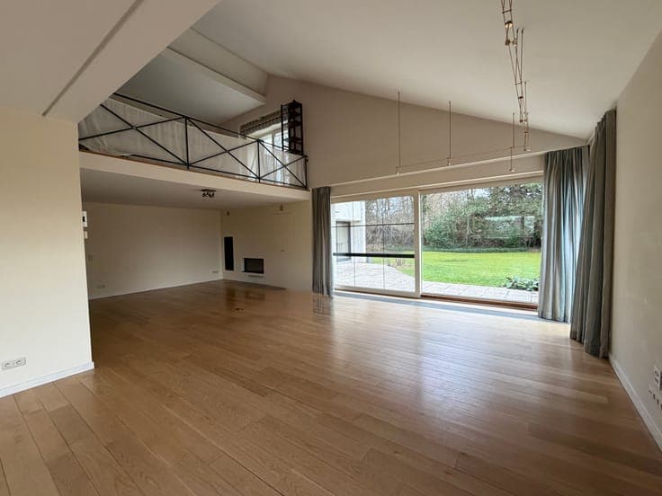 Spacious and bright house 7 bd on 2756m² land