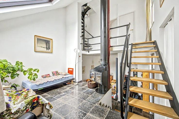 UCCLE - VOSSEGAT – A Charming 3-Bedroom Home!