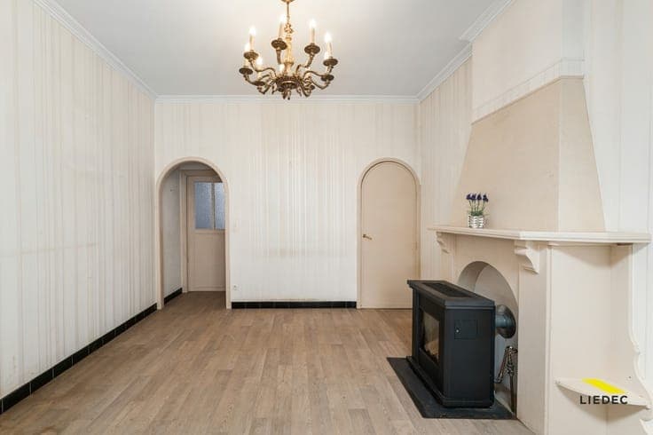 Op te frissen rijwoning in centrum Zottegem