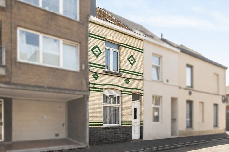 Op te frissen rijwoning in centrum Zottegem
