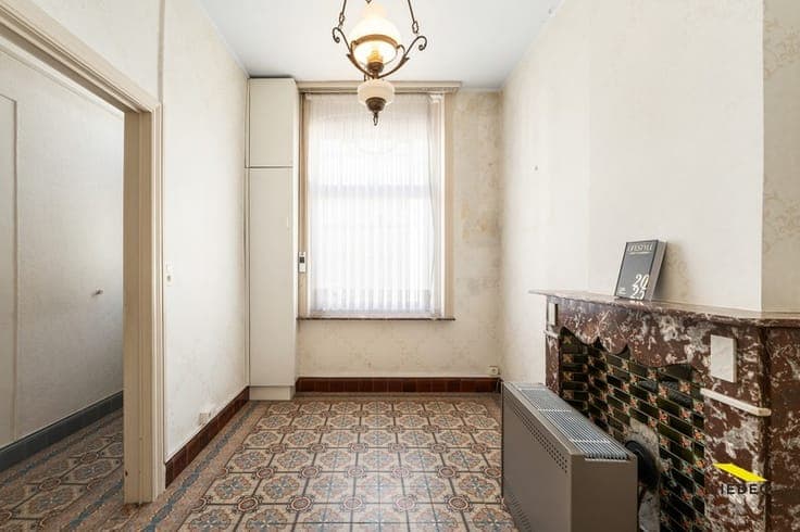 Op te frissen rijwoning in centrum Zottegem