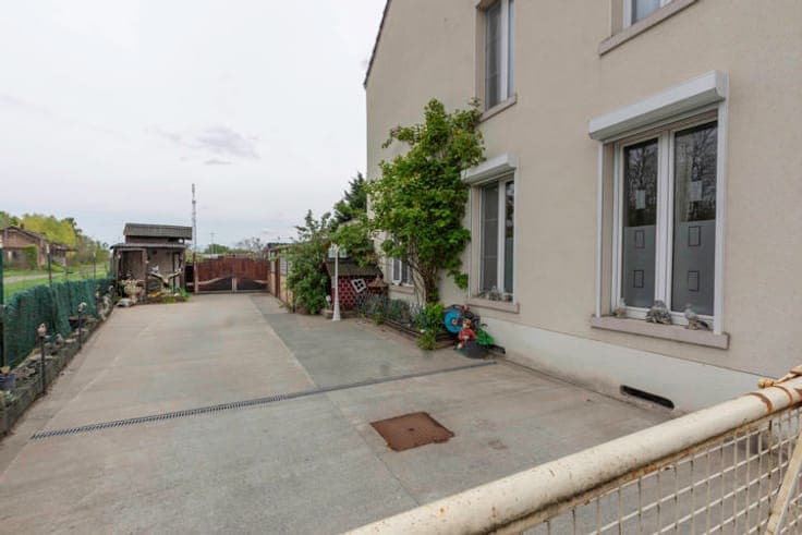 House in Dour