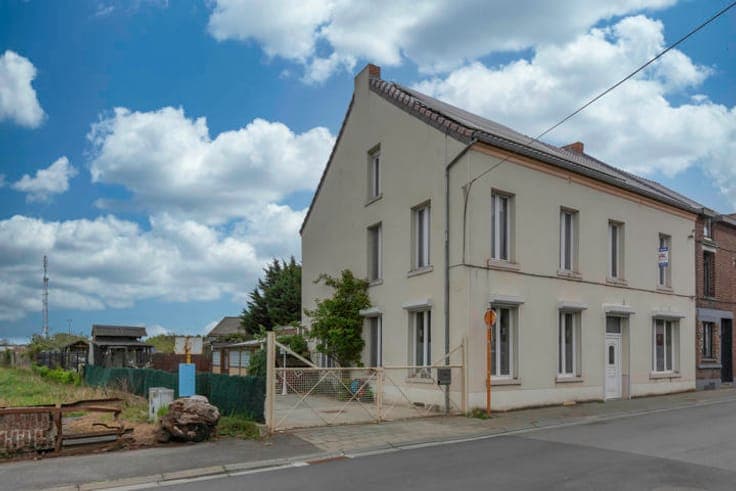 House in Dour