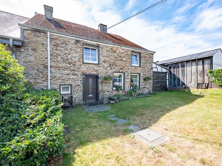Stone House with 4 bedrooms in Lavacherie