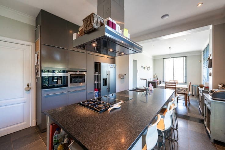 WATERLOO – Faubourg, Superb VILLA (5BED/6BATH/SWIMMINGPOOL)