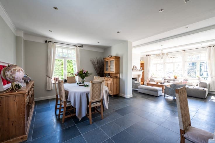 WATERLOO – Faubourg, Superb VILLA (5BED/6BATH/SWIMMINGPOOL)