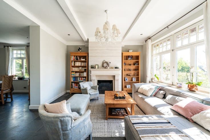 WATERLOO – Faubourg, Superb VILLA (5BED/6BATH/SWIMMINGPOOL)