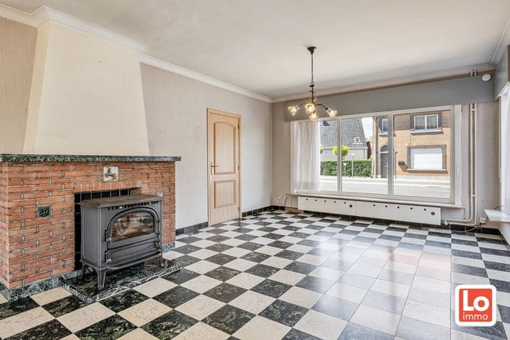 Verder te renoveren halfopen woning en afzonderlijke dubb...
