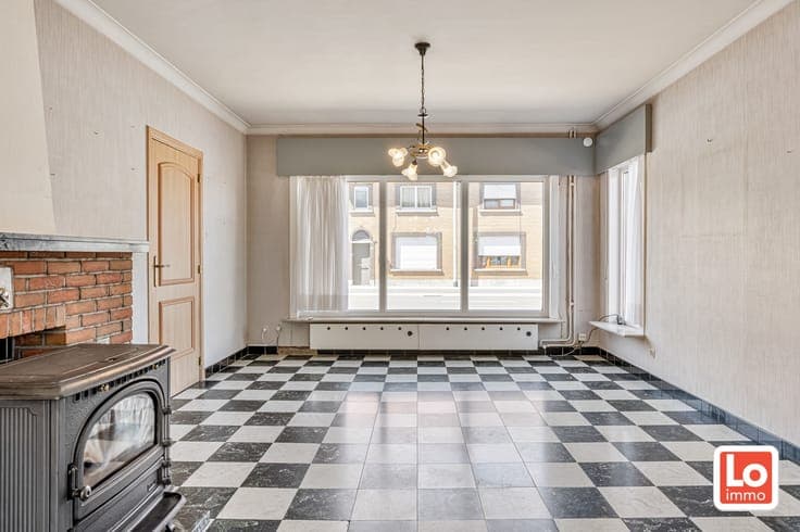 Verder te renoveren halfopen woning en afzonderlijke dubb...