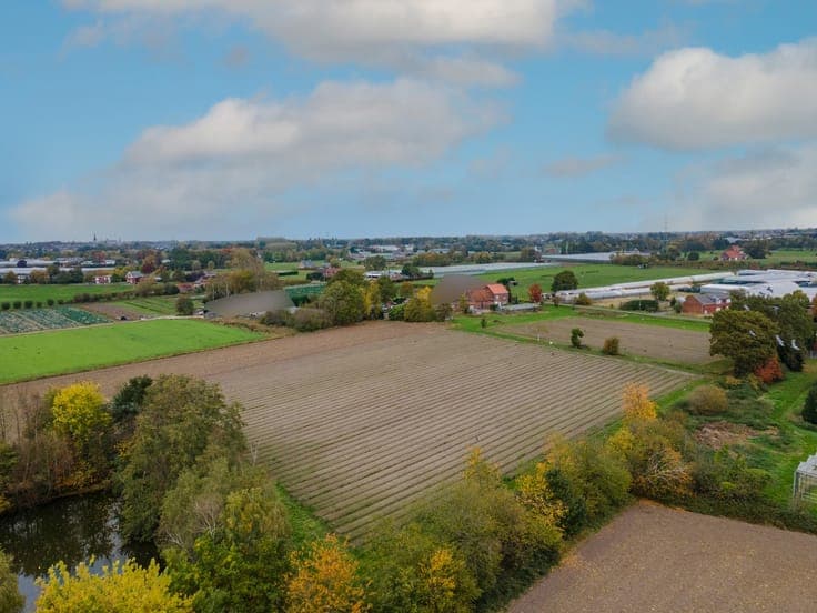 Landelijke woning met 5 slpkrs en bijgebouw op 1 ha te Putte
