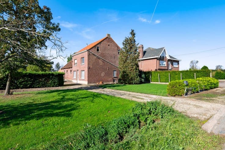 Landelijke woning met 5 slpkrs en bijgebouw op 1 ha te Putte