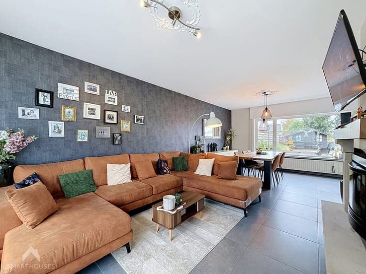 Family home with 4 bedrooms, garage, garden and terrace