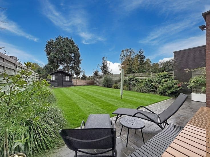 Family home with 4 bedrooms, garage, garden and terrace
