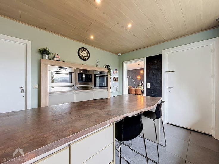 Family home with 4 bedrooms, garage, garden and terrace