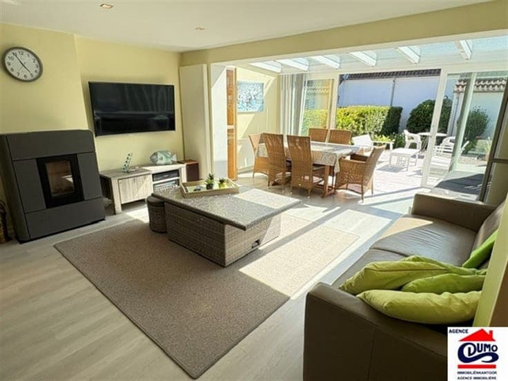 Move-in-ready 2-bedroom home within walking distance of the