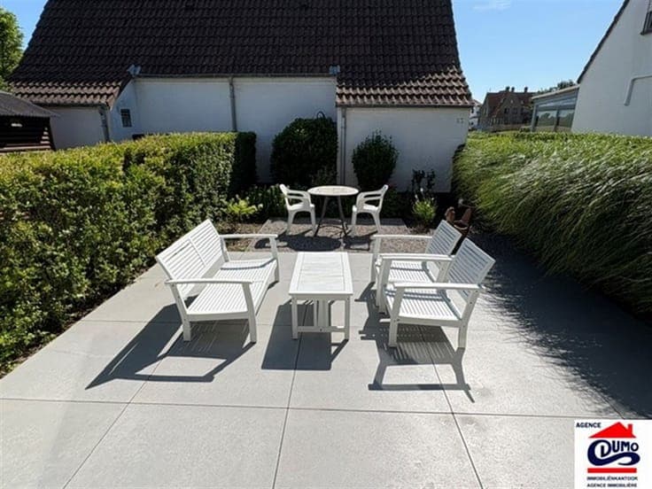 Move-in-ready 2-bedroom home within walking distance of the