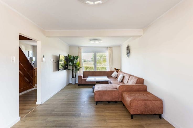 Beautifully renovated starter home in a quiet street