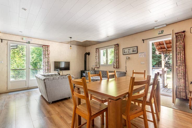 Chalet in the heart of the forest, rented as tourist lodging