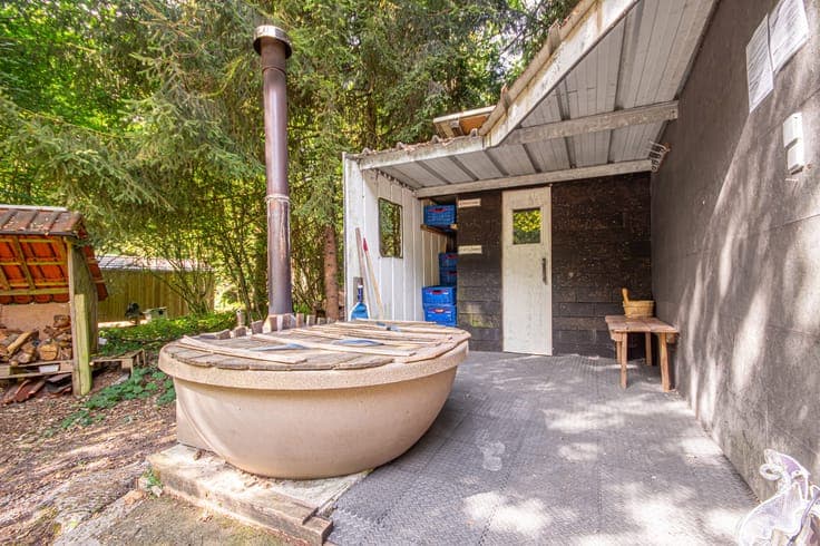 Chalet in the heart of the forest, rented as tourist lodging