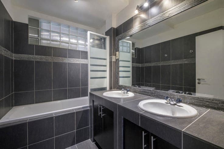 Aywiers Abbey neighbourhood – 4-unit apartment block