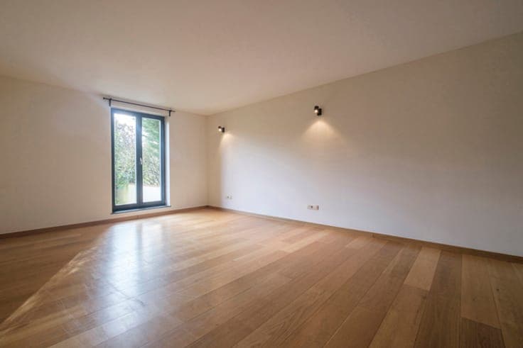Aywiers Abbey neighbourhood – 4-unit apartment block