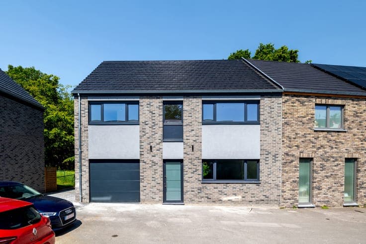 Three-sided house – Unique opportunity in Thuin