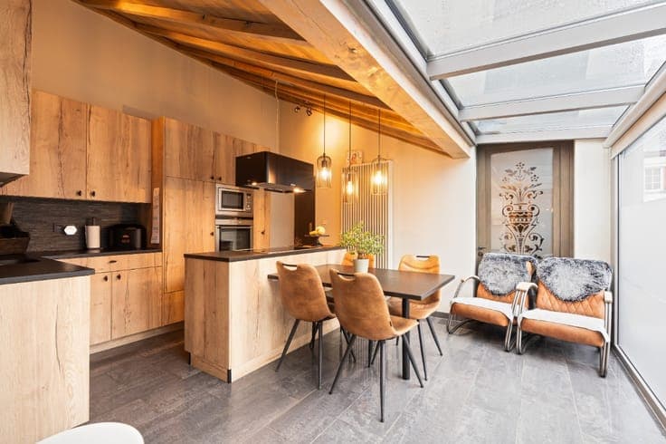 4-Bed Home, 172 m² Warehouse and Garden in Haaltert