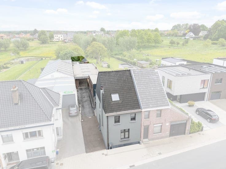 4-Bed Home, 172 m² Warehouse and Garden in Haaltert