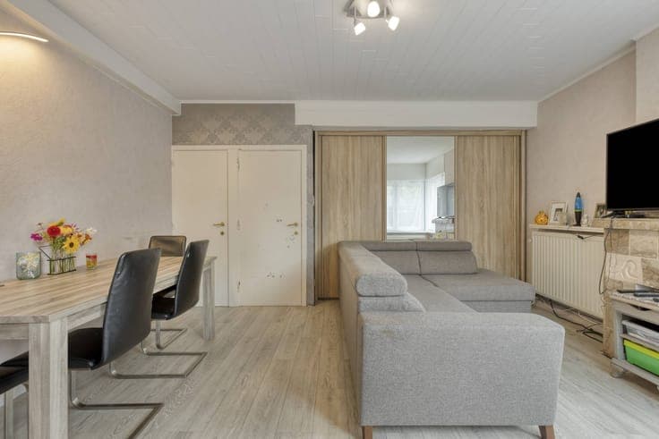 Nice family home with 2 to 3 bedrooms for sale!