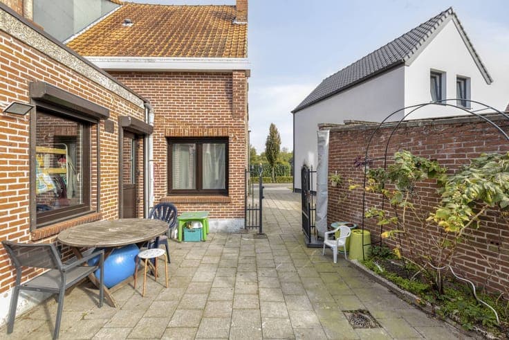 Nice family home with 2 to 3 bedrooms for sale!