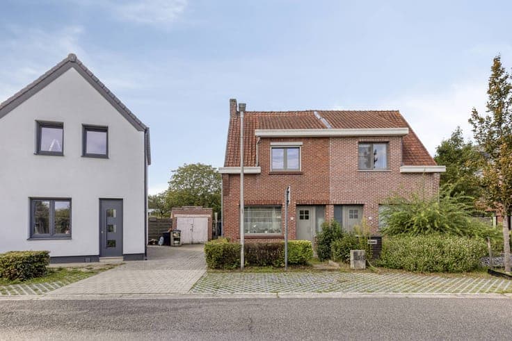Nice family home with 2 to 3 bedrooms for sale!