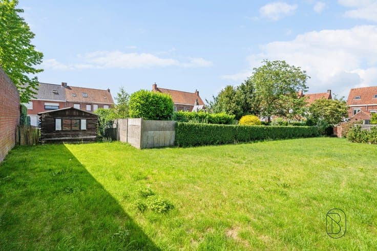 Spacious family home with 4 bedrooms and large garden!