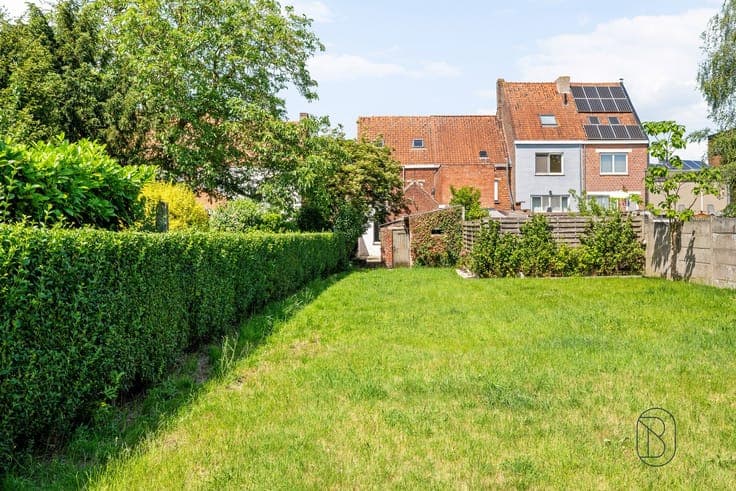 Spacious family home with 4 bedrooms and large garden!