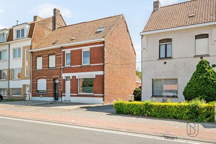 Spacious family home with 4 bedrooms and large garden!