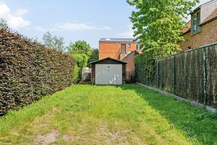 Spacious family home with 4 bedrooms and large garden!